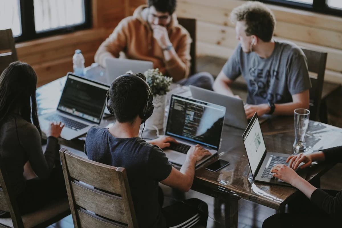 La Revolución Full-Stack en 2026: Next.js, PostgreSQL Distribuido y Edge Cloud Redefinen la Productividad Empresarial