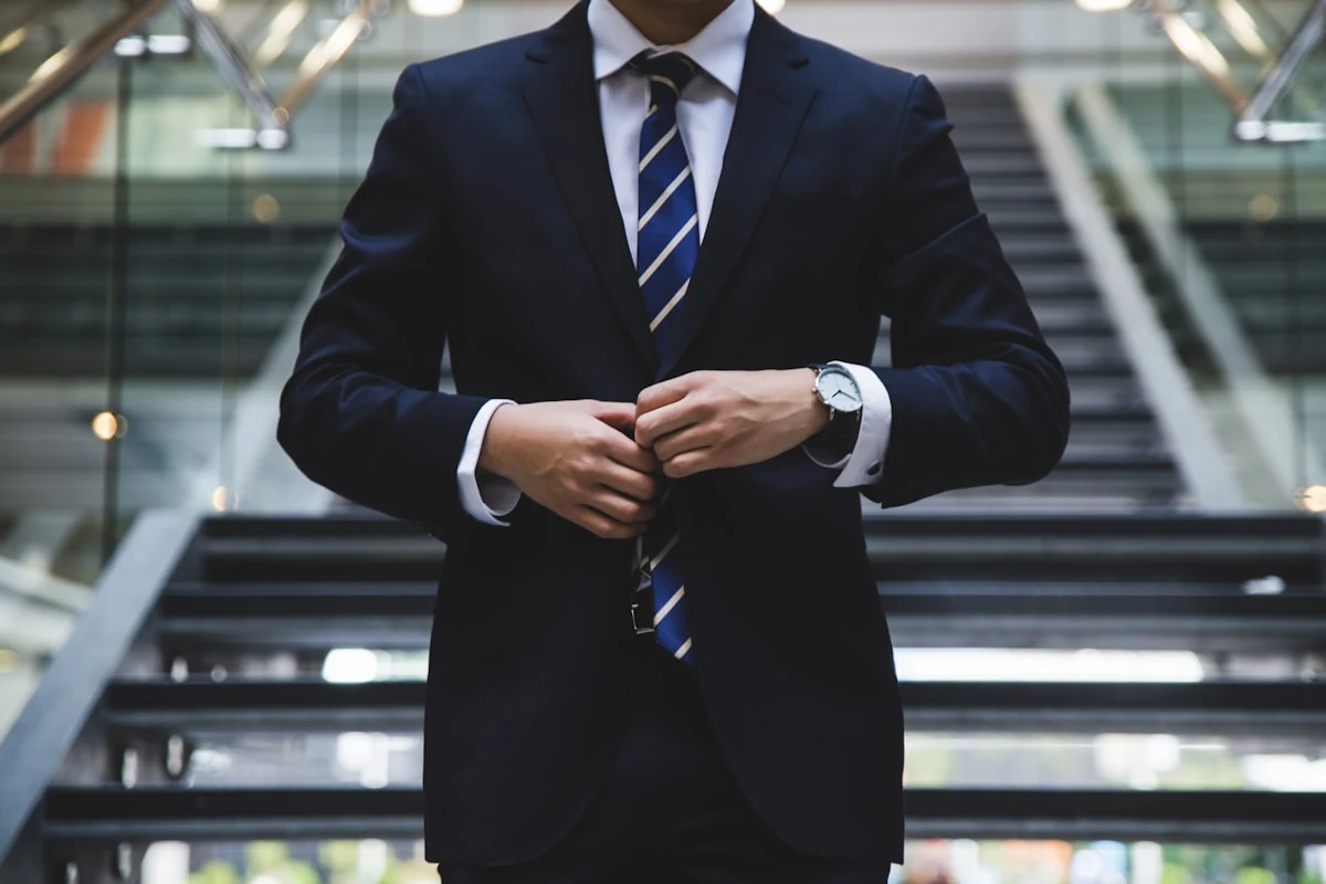 Gobernanza y Ciberseguridad en Sistemas Agénticos: Blindando la Inteligencia Artificial Empresarial contra Inyecciones de Prompt
