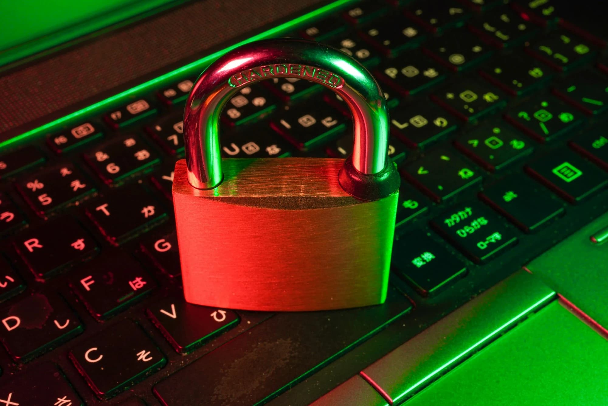 Seguridad en la Era Post-Contraseña: Claves de Paso (Passkeys) y Autenticación FIDO2