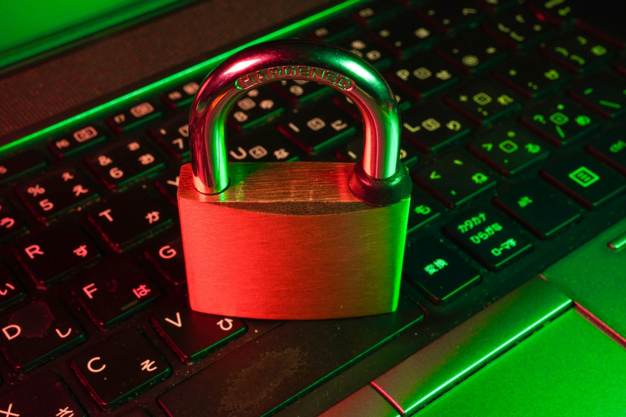 Seguridad en la Era Post-Contraseña: Claves de Paso (Passkeys) y Autenticación FIDO2